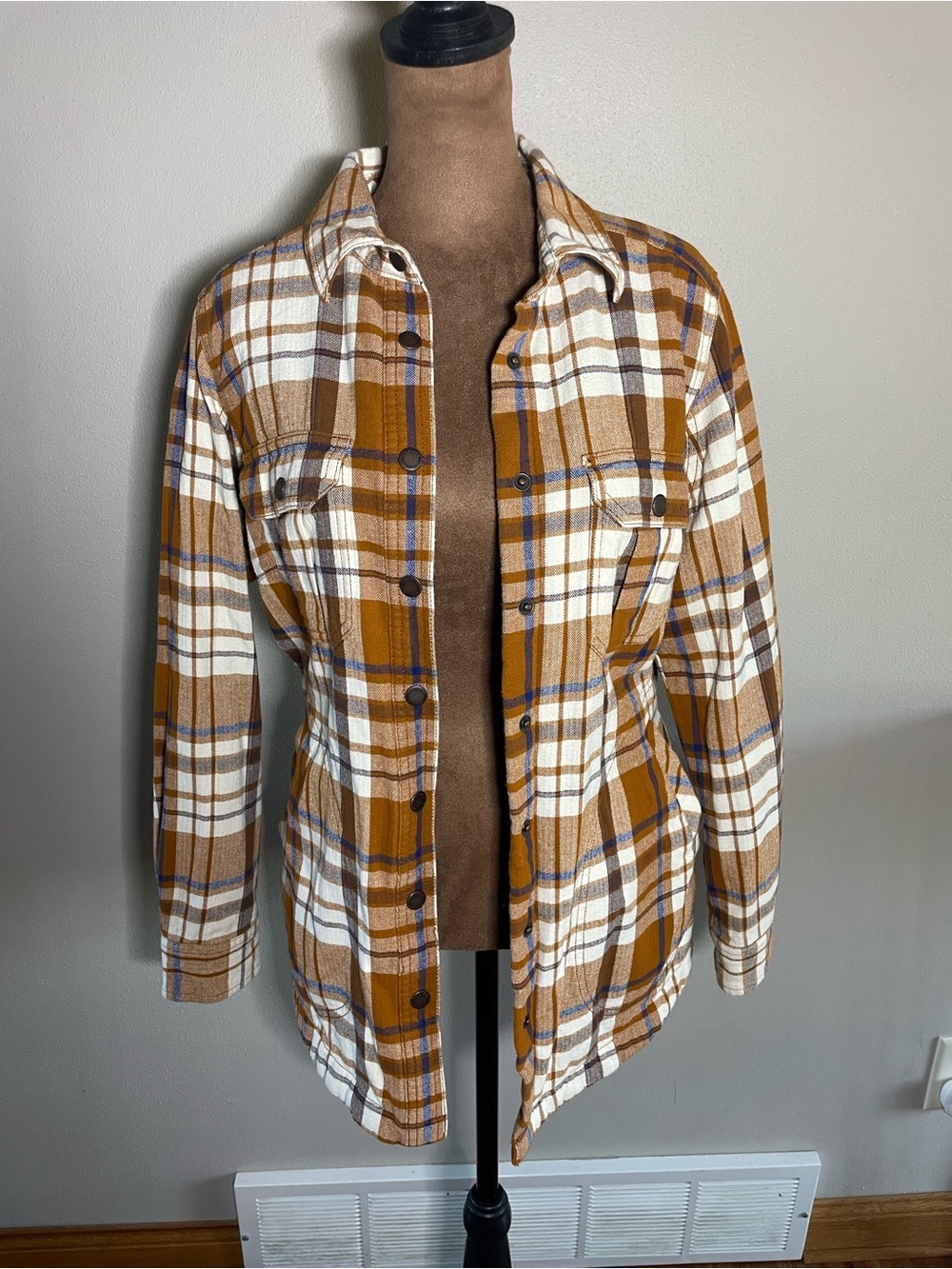Duluth Trading Co Free Swingin Plaid Shirt Jacket in Brown & White